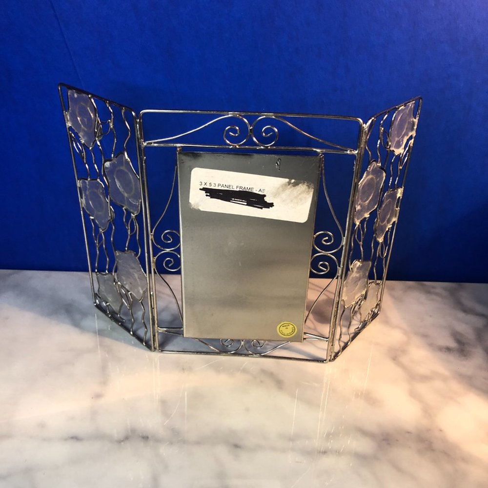 Frame Shell Picture Tabletop Frame Metal floral rectangular 3"x5" 3 hinged panel - Picture 2 of 5